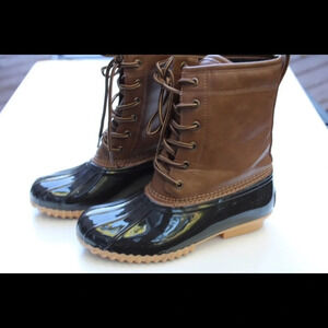 NWOT Sporto  duck boots